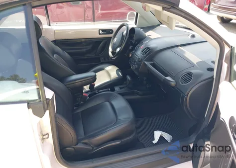 2010 Volkswagen New Beetle 2.5L z USA, uszkodzony, nr VIN 3VWRG3ALXAM009927